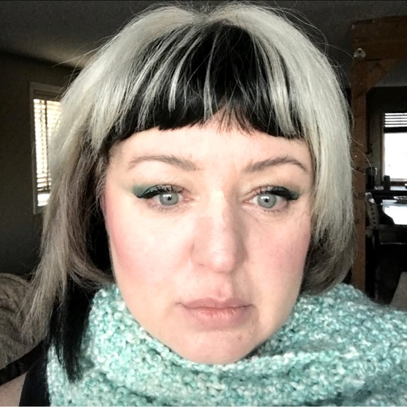 Meet your Posher, Carlee - Picture 4 of 4